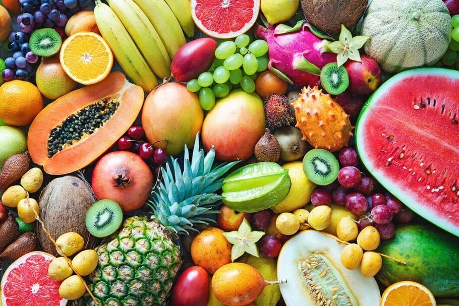 Äta olika färska ekologiska frukter